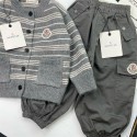 キッズ 女の子男の子ブランドmoncler モンクレール セットアップ  秋 ハイブランドコピー子供服 男の子 ニットカーディガン パンツ 2点セット カジュアル セットアップ ナチュラル 可愛い 韓国子供服 おしゃれ 小学生 幼稚園 90cm 100cm 110cm 120cm 130cm 140cm