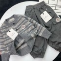 キッズ 女の子男の子ブランドmoncler モンクレール セットアップ  秋 ハイブランドコピー子供服 男の子 ニットカーディガン パンツ 2点セット カジュアル セットアップ ナチュラル 可愛い 韓国子供服 おしゃれ 小学生 幼稚園 90cm 100cm 110cm 120cm 130cm 140cm