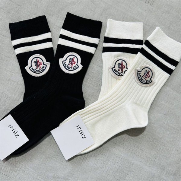 モンクレールレディース 靴下 秋冬 暖かいソックス moncler 女性用黒白2足セット 冷えとり靴下 蒸れない くつ下 socks フットウェア 